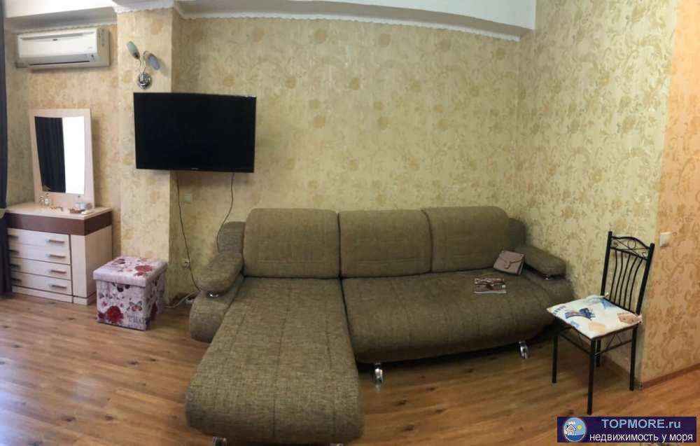 1 комнатная квартира студия с жилой лоджией, общая площадь 33,5м2. Статус жилое помещение. Блочный дом сдан в 2012...