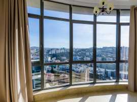 В Продаже квартира общей площадью 109 кв метра. Высокие потолки....