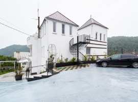 Продам дом, очень просторный. Находится в центре Сочи, в спокойном...