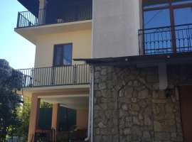 Продаю дом, в престижном районе города. Удобное месторасположение,...