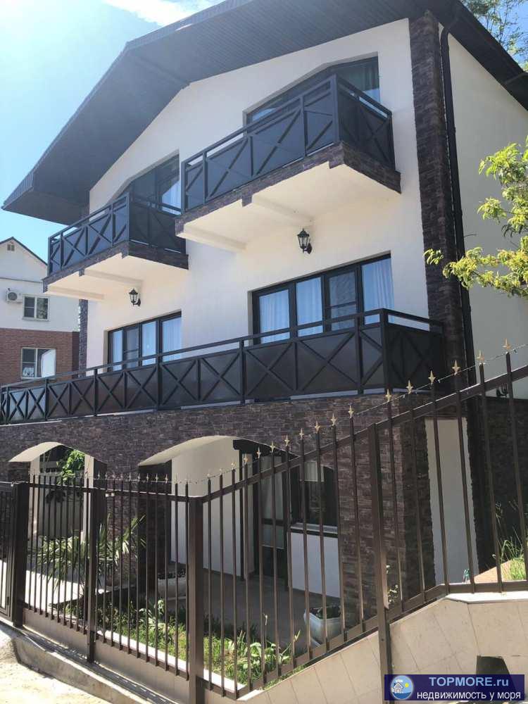 В продаже два замечательных ТаунХауса с чистовой отделкой.   Каждый таун в три этажа по 150 кв.м. + 1,5 сотки земли....