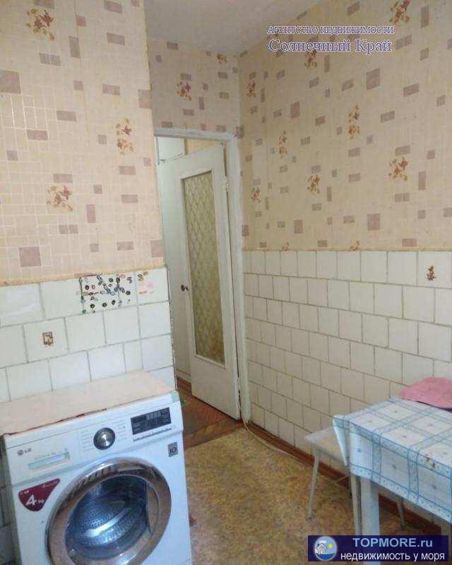 Продается  3-х комнатная квартира в городе Анапа. 60 кв.м. Одна комната проходная.  Дом расположен в уютном, зеленом,... - 2