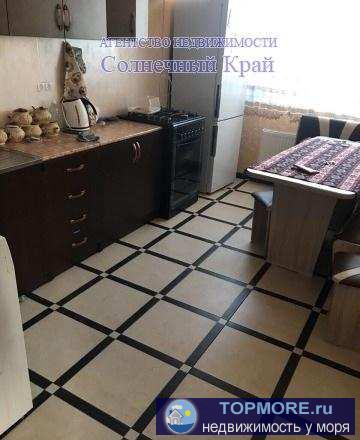 Срочно продается  просторная, трехкомнатная квартира с двумя балконами (один из них застеклен) в новом доме в Анапе,...