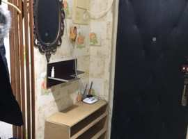 Сдается длительно, 2 ком квартира . Состояние СССР ) , Чистая....