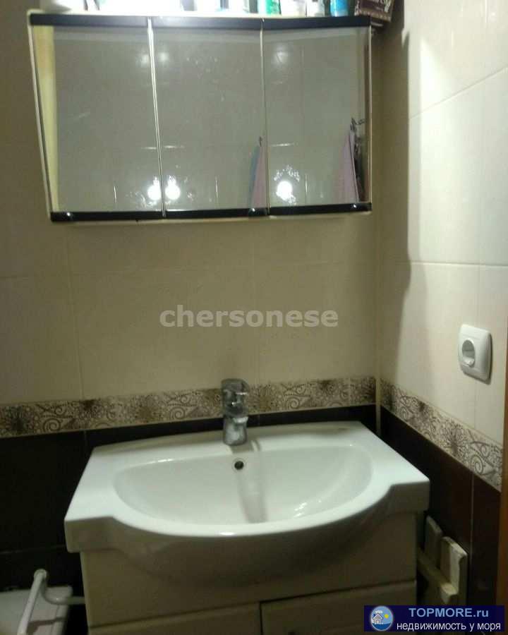 Продается светлая, уютная трехкомнатная  квартира  с видом на море .Недавно сделан ремонт ( кроме кухни)  Натяжные... - 1