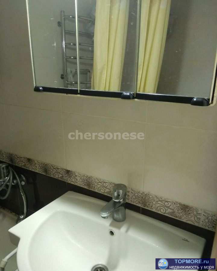 Продается светлая, уютная трехкомнатная  квартира  с видом на море .Недавно сделан ремонт ( кроме кухни)  Натяжные... - 2