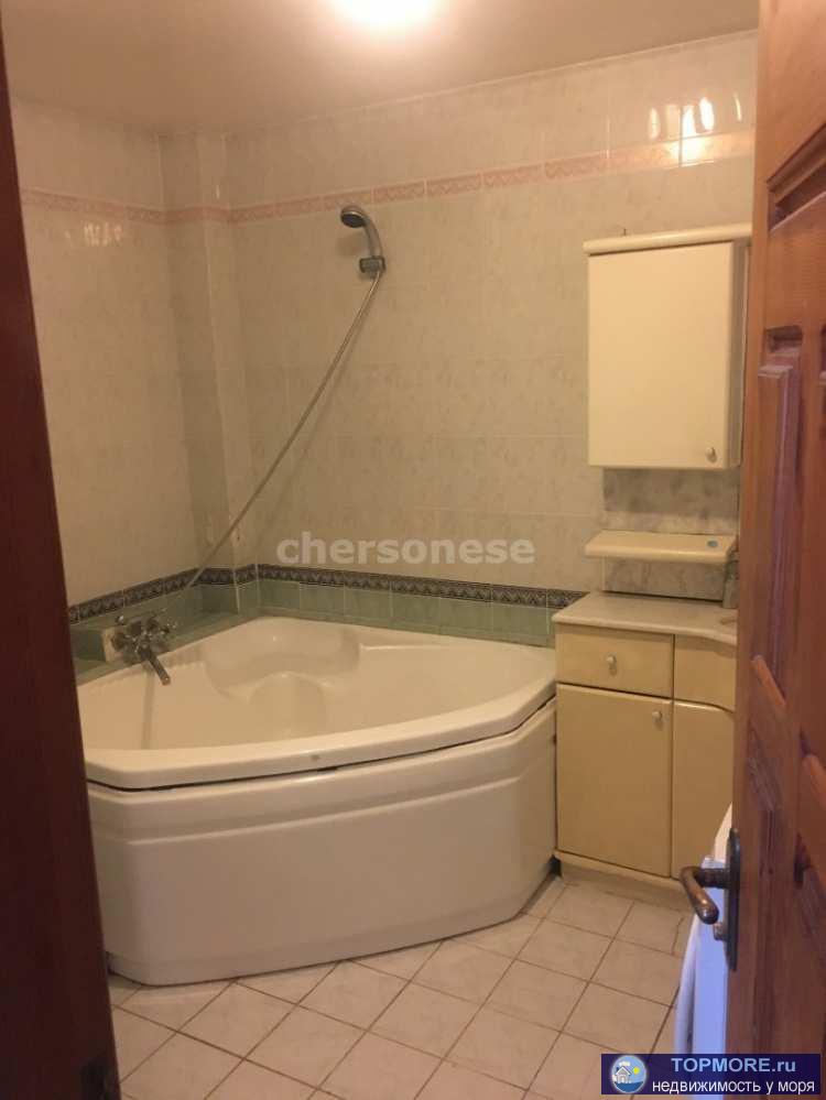 Сдается  просторная, теплая  квартира.  Центр Севастополя.  Для семьи.   В ней тепло зимой и прохладно летом. Второй... - 2