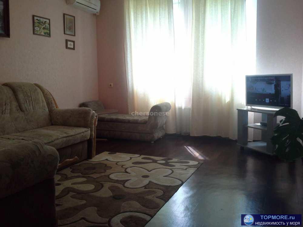 Сдаётся уютная трёхкомнатная квартира в центре Севастополя.   Рядом вся необходимая инфраструктура. Остановка...