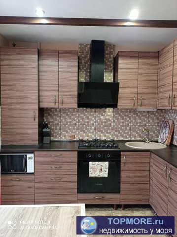 Продается трёхкомнатная квартира в г. Феодосия по ул. Дружбы. Общая площадь 72 кв м, площадь кухни 10м. Сделан...