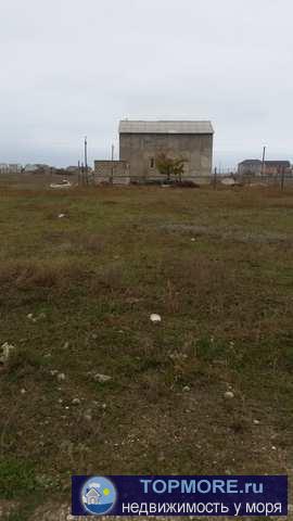 Продается участок в пгт Приморский по ул Скифская. Участок 8 соток. По границе участка газ,вода,свет. Благоустроенный...