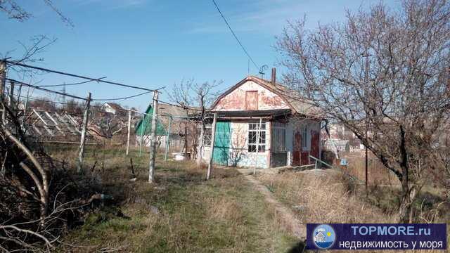 Продается садовый дом 30 кв.м., 9,81 соток в г Феодосия, Овражный пер., по садовой книжке. Свет есть, вода привозная,...