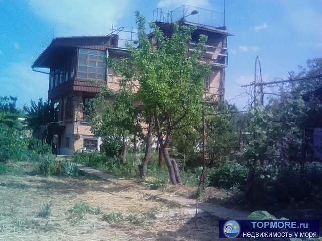 Продается 3-х этажная дача в г. Феодосия, массив "Степной" по ул. Ореховая. Площадь дачи 250 кв м, 4...