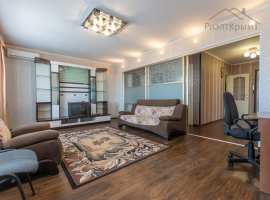 Сдаётся просторная 3-комнатная квартира с раздельными комнатами....