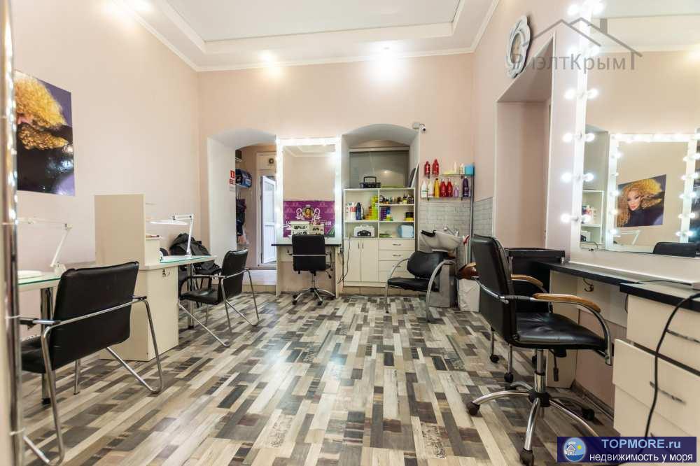 Сдам помещение под салон красоты в центре г. Симферополь. Хороший ремонт. Полностью оборудованные места для мастеров:... - 2