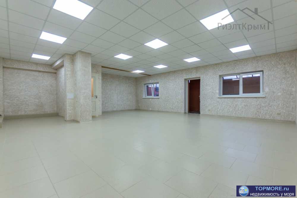 Сдам торговое помещение на первой линии в ЖК 'Столичный'. Помещение имеет отдельный вход, торговый зал состоит и... - 2