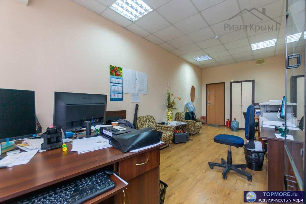 Сдам офисное помещение 22 кв.м. в ТЦ 'Grand Voyage'. 3 этаж,  отдельный кабинет с мебелью и кондиционером.  Центр...