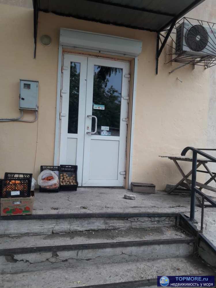 Продам магазин, общей площадью 30 м2, в пгт. Вольное, Джанкойского района. Магазин расположен на первом этаже 2-х...