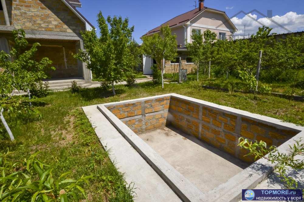 Продается жилой дом в селе Андрусово, в 5 км от Симферополя. Двухэтажный, площадью 170м.кв., на участке 10 соток....