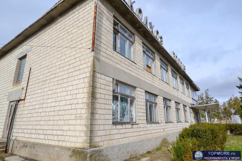 Продам 2-х этажное здание общей площадью 782м2, в селе Майское, Джанкойского района. Здание требует капитального... - 1
