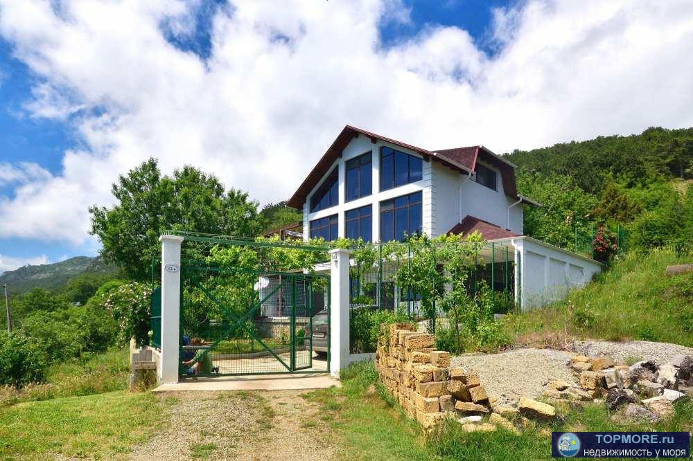 Продам дом общей площадью 226 м/2 на участке 5 соток, в пгт Никита, Ялта. Дом расположен 150 м. над трассой Ялта -...