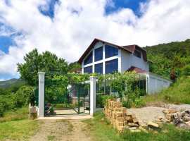 Продам дом общей площадью 226 м/2 на участке 5 соток, в пгт Никита,...