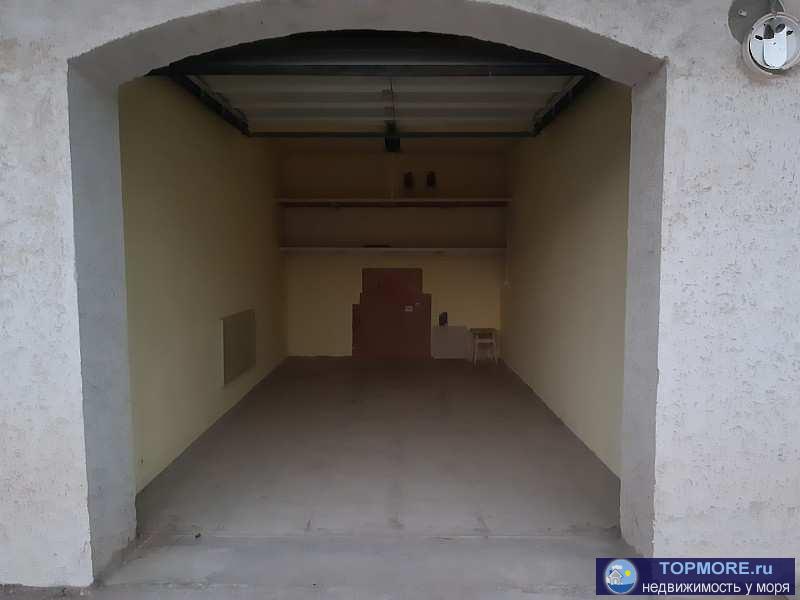 Гараж каменный 16 м2 на пр-те Античный, 1-А Продается отличный каменный гараж 16 м2 на пр-те Античный, во дворе...