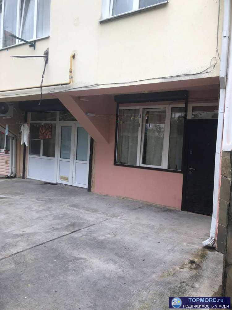 Продается квартира на Макаренко за банкетным залом Вавилон. Сделан ремонт, остается мебель. Первый этаж, отдельный... - 1