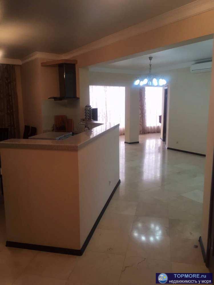 Отличная  квартира с потрясающим видом на море! Квартира очень просторная и светлая, с правильной планировкой : две...