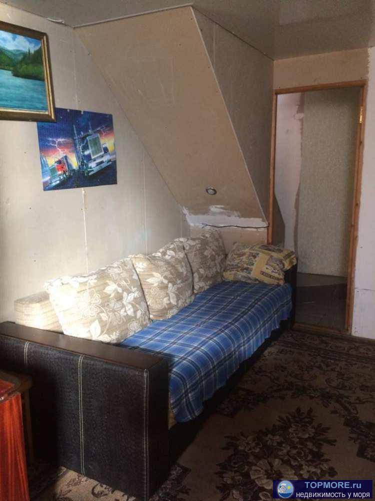 Продается 3х. этажный жилой гараж в п.Лазаревское.Первый этаж кухня,второй,третий с ремонтом.Все центральные...