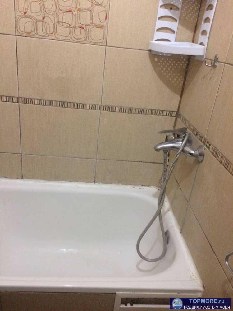 Продается 3х. этажный жилой гараж в п.Лазаревское.Первый этаж кухня,второй,третий с ремонтом.Все центральные... - 2