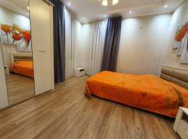 Общая площадь 192 м.кв. жилая  162 м.кв. 1-этаж: Кухня- гостинная,...