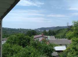 Двухуровневый каркасный дом, перекрытия ж/б, на первом этаже две...