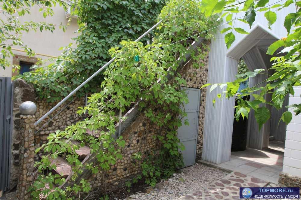 Предлагаем для проживания в Коктебеле, напротив аквапарка, двухэтажный коттедж (по одному двухкомнатному... - 4