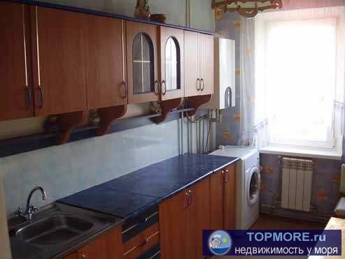 Сдается длительно 3 ком кв у Парка Победы. Все комнаты раздельные. Частично мебелированная . Одна комната пустая....