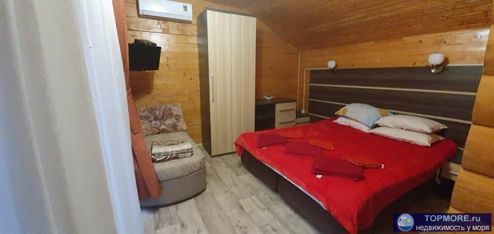 Красивый деревянный эко дом в 100м от моря. 2 комнаты для 6 чел., оборудованная кухня.  Двор общий. Есть мангальная... - 9