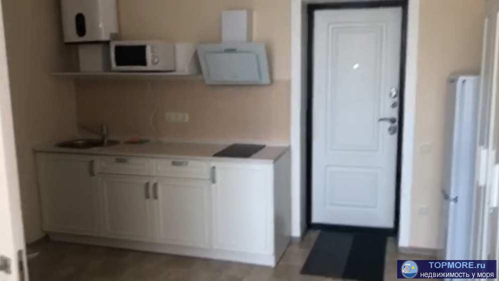 Этаж дома с отдельным входом расположен среди реликтовых деревьев сосны и можжевельника в 150м от моря.  Построен в...