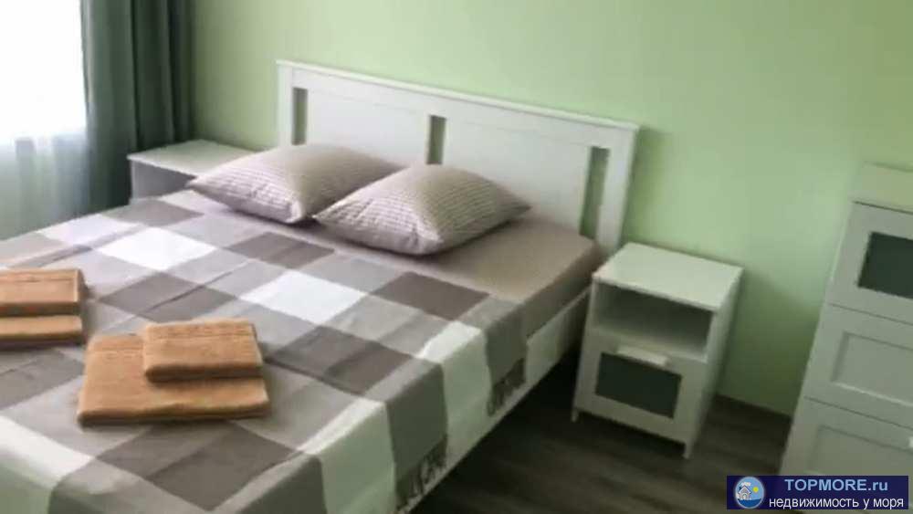 Этаж дома с отдельным входом расположен среди реликтовых деревьев сосны и можжевельника в 150м от моря.  Построен в... - 1