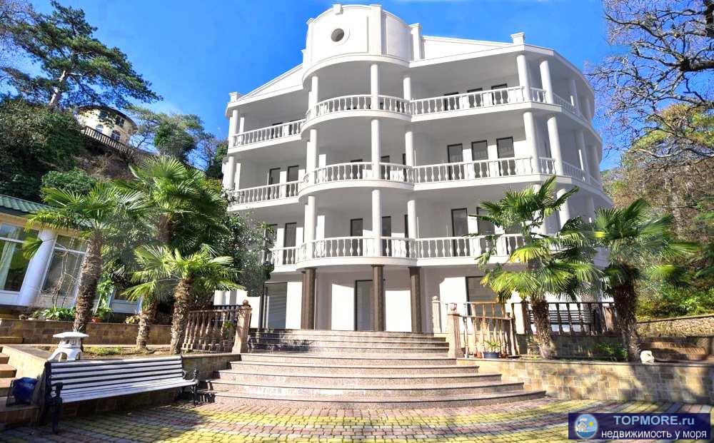 Предлагаем к продаже белоснежный особняк в историческом месте ЮБК - Царская Ореанда.  Данный район отличается...