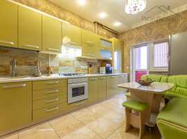 Сдаётся просторная 2-комнатная квартира. Автономное отопление....