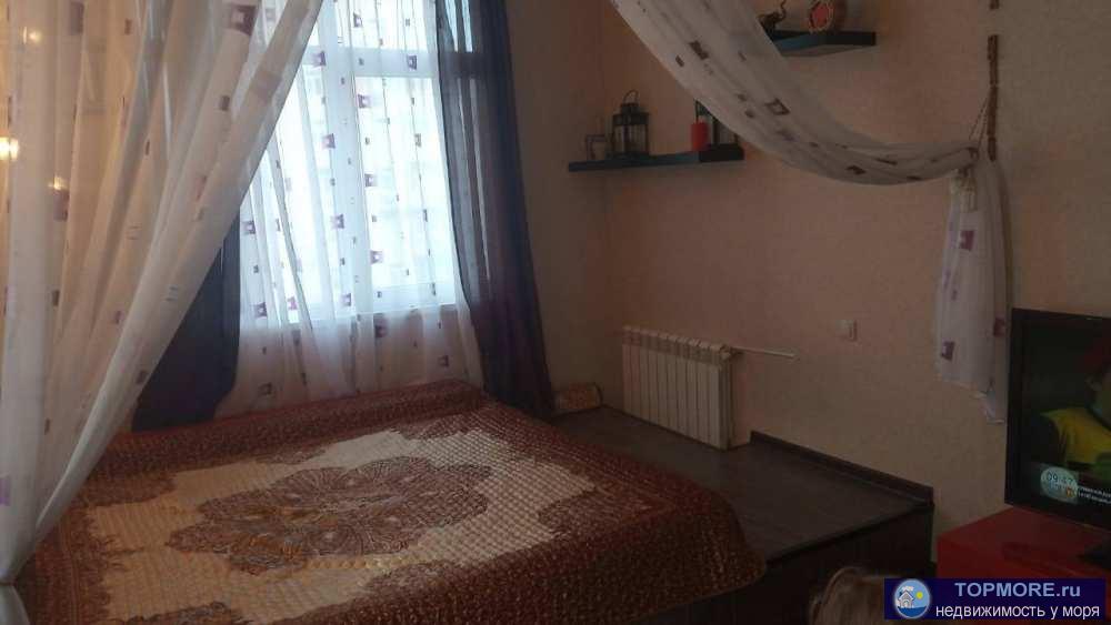 Продаётся светлая квартира-студия площадью 45 кв. м. Сделан косметический ремонт. Остается вся мебель и техника, есть... - 1