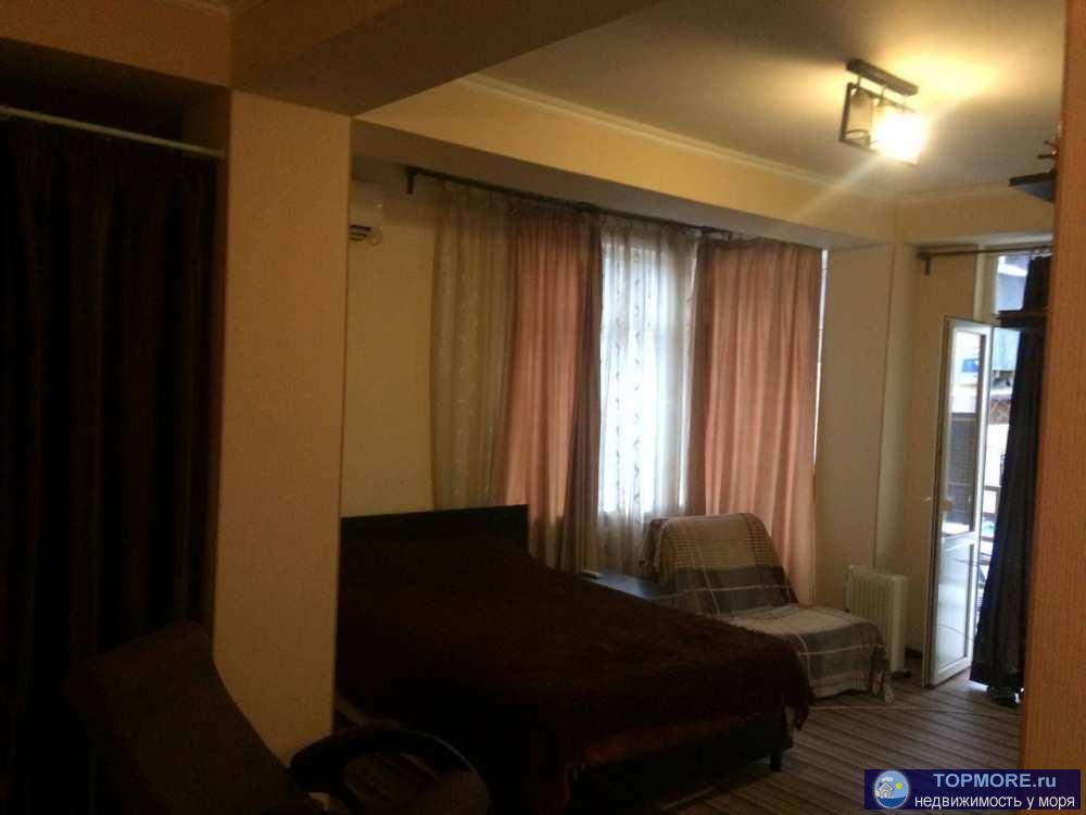 Продается угловая однокомнатная квартира 36,4 кв.м с лоджией. Удобной планировки, с кухней, санузлом, гардеробной....