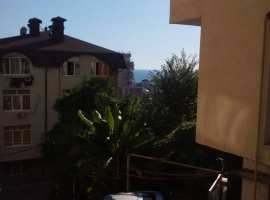 Просторная с 2 окнами квартира. Сделан косметический ремонт....