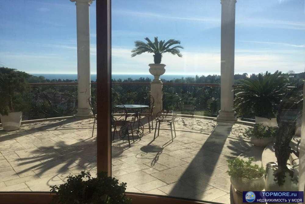 Предлагаем к продаже эксклюзивный пентхаус в доме бизнес класса, расположенном в самом центре города. Выполнен...