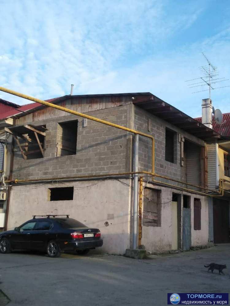 Предлагается к продаже 2-этажный двойной жилой гараж в гк Таврия общей площадью 105 кв.м. 3 комнаты. по периметру...