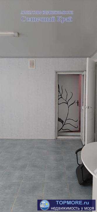 Продаётся студия в Анапе, в шаговой доступности от моря и парка отдыха. 33 кв.м. Хороший ремонт, интернет,...