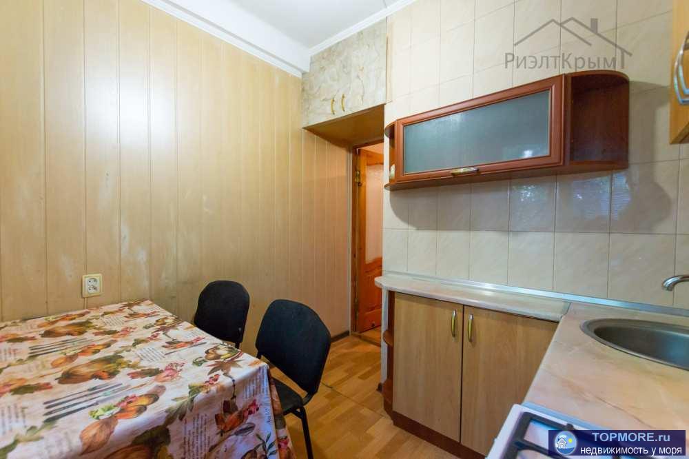 Сдаётся просторная 2-комнатная квартира. Высокий цоколь, уровень 2-го этажа. Раздельный санузел. Большая прихожая.... - 1