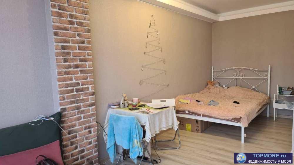 Продаю квартиру, 1 мин до остановки, магнит, аптек, сад и гимн 448 этаж, лифт1кк в стиле лофт. 2 окна. Современное...