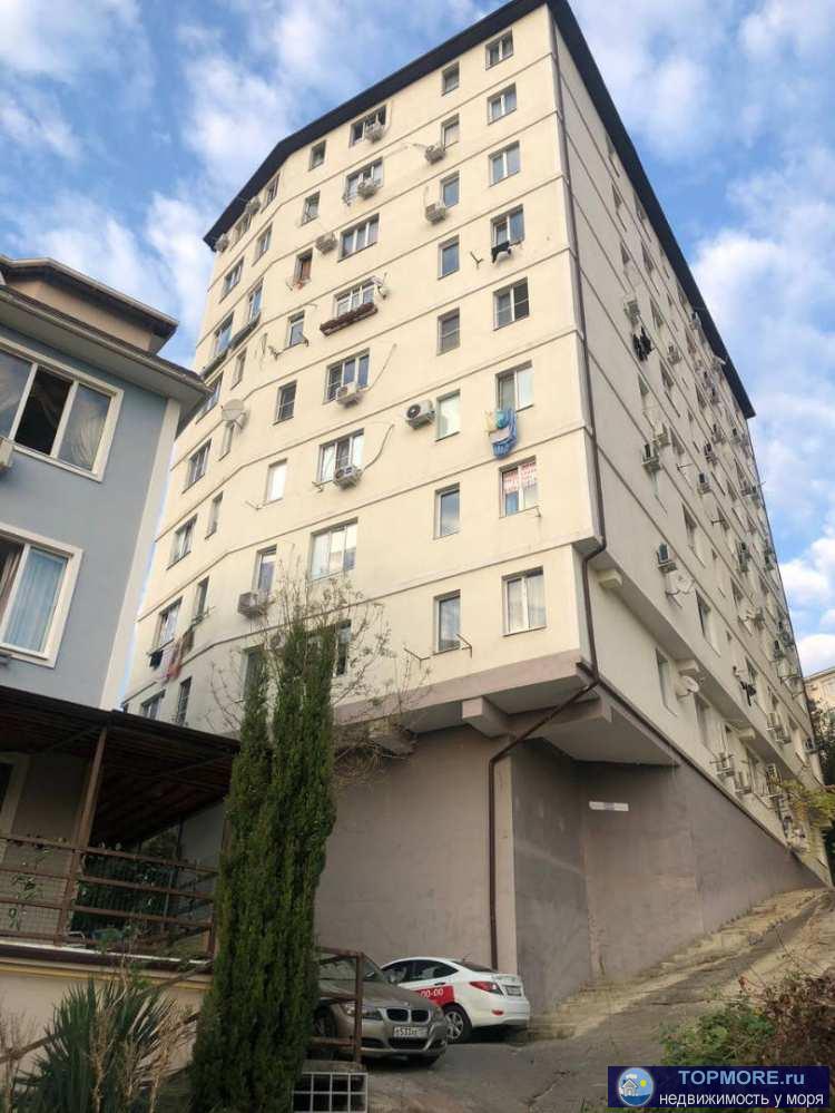 Продаю 1 комнатную просторную квартиру, с видом на море. Дом сдан, лифт, черновая отделка, два окна, сан/узел...