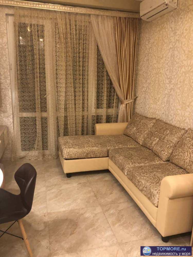 Квартира с дорогим ремонтом в новом доме бизнес-класса в 300м от моря.Распланирована в кухню-гостиную, спальню,...