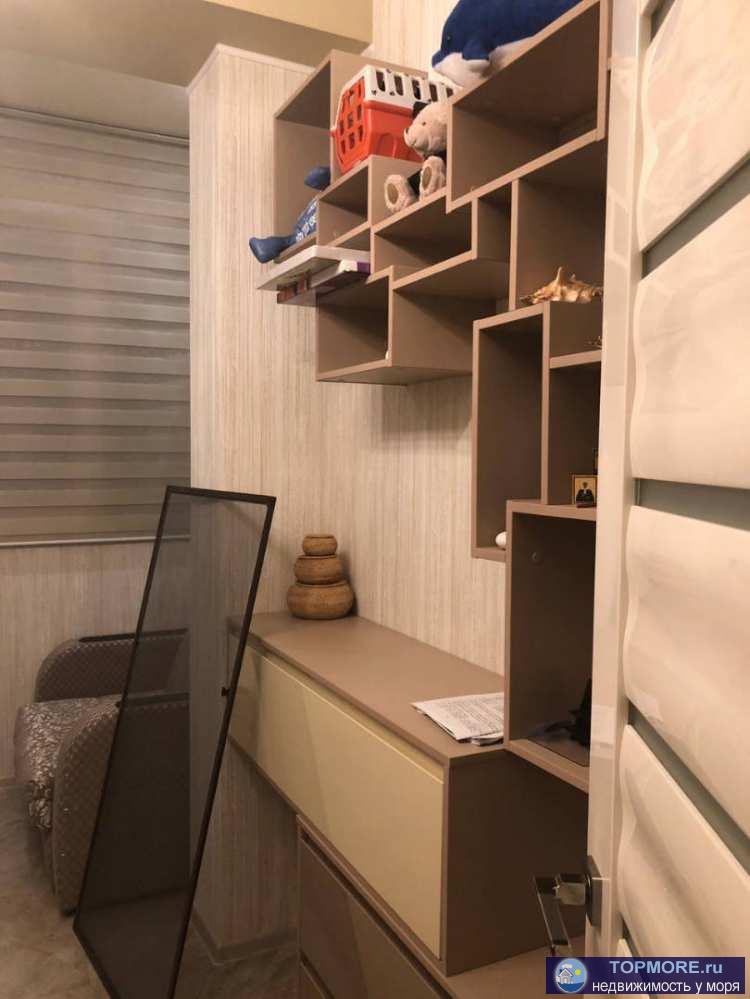 Квартира с дорогим ремонтом в новом доме бизнес-класса в 300м от моря.Распланирована в кухню-гостиную, спальню,... - 1